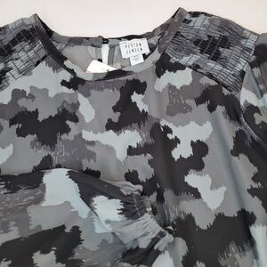 Peyton Jensen Black/Gray Camo Blouse, Size XS,‎ NWT